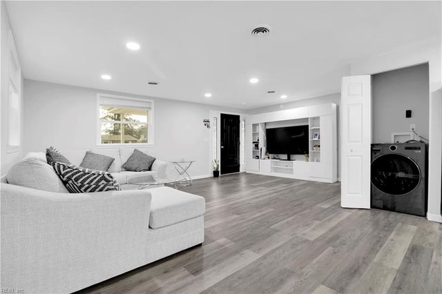 1914 Zinzer RD, Hampton, VA 23663