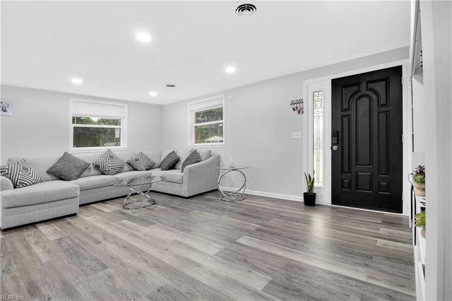 1914 Zinzer RD, Hampton, VA 23663