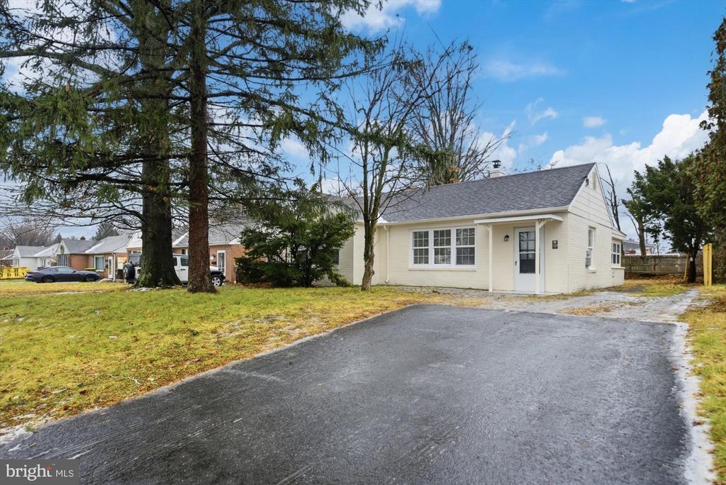 733 W COUNTY LINE RD, Hatboro, PA 19040