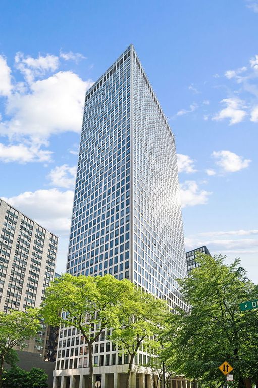 260 E Chestnut Street 4003, Chicago, IL 60611