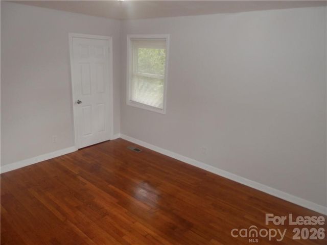 2827 Burbank Drive, Charlotte, NC 28216