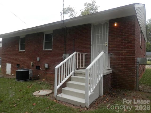 2827 Burbank Drive, Charlotte, NC 28216