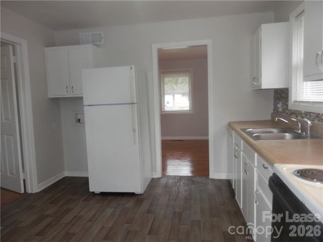 2827 Burbank Drive, Charlotte, NC 28216