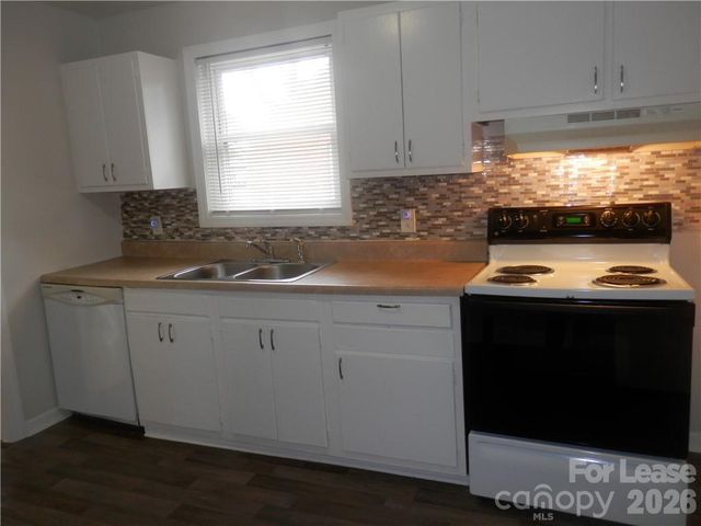 2827 Burbank Drive, Charlotte, NC 28216