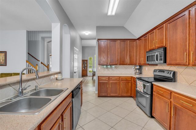 107 Dawns Edge Drive, Conroe, TX 77356