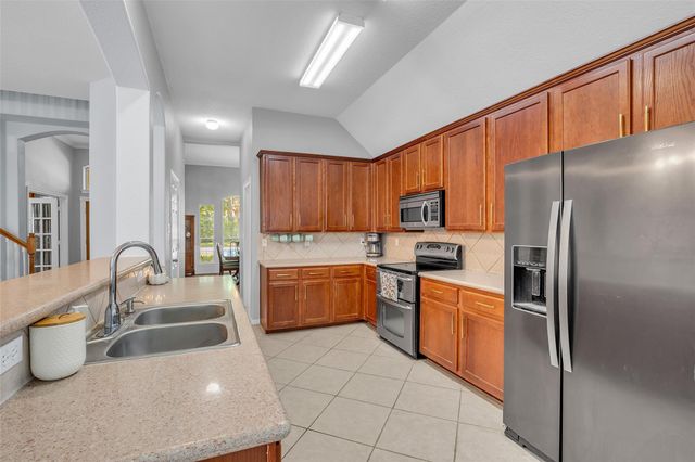 107 Dawns Edge Drive, Conroe, TX 77356