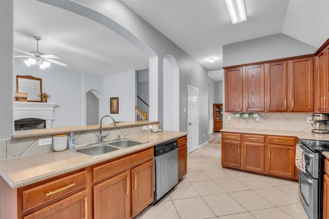 107 Dawns Edge Drive, Conroe, TX 77356