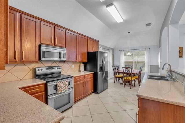 107 Dawns Edge Drive, Conroe, TX 77356