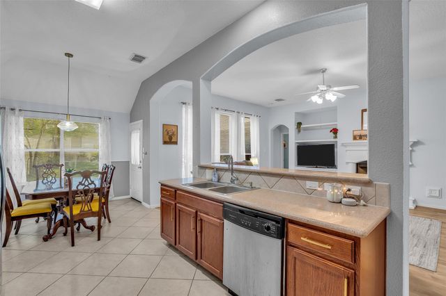 107 Dawns Edge Drive, Conroe, TX 77356
