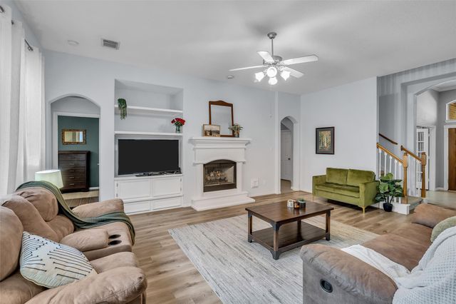 107 Dawns Edge Drive, Conroe, TX 77356