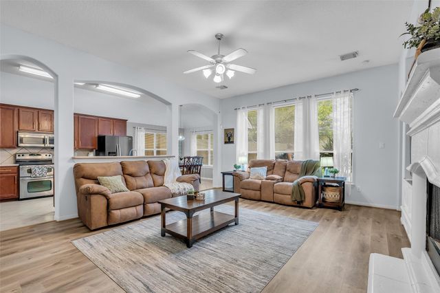107 Dawns Edge Drive, Conroe, TX 77356