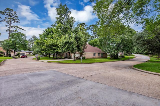 107 Dawns Edge Drive, Conroe, TX 77356