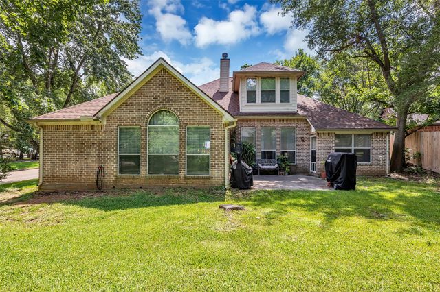 107 Dawns Edge Drive, Conroe, TX 77356