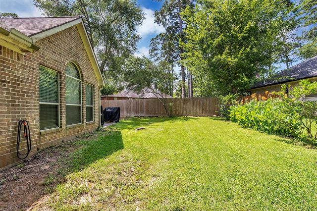 107 Dawns Edge Drive, Conroe, TX 77356