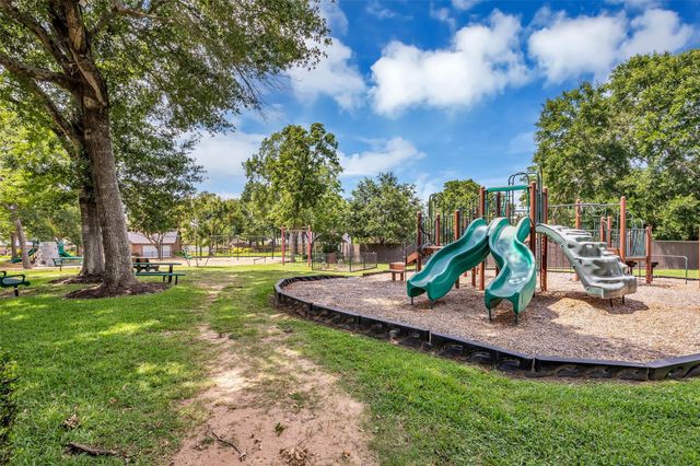 107 Dawns Edge Drive, Conroe, TX 77356