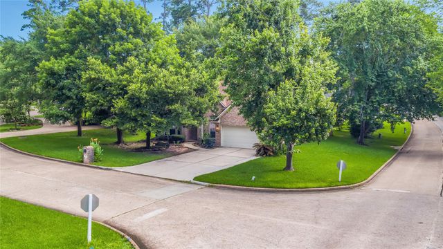 107 Dawns Edge Drive, Conroe, TX 77356