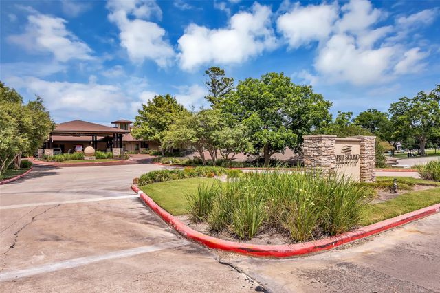 107 Dawns Edge Drive, Conroe, TX 77356