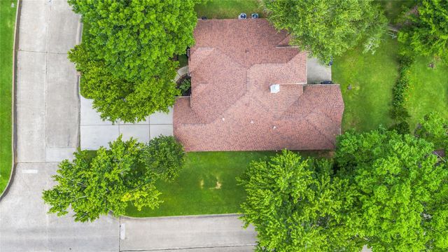 107 Dawns Edge Drive, Conroe, TX 77356