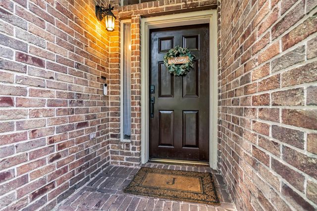 107 Dawns Edge Drive, Conroe, TX 77356