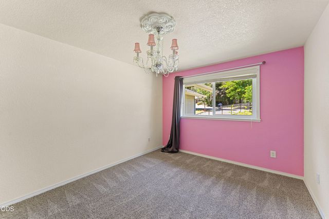 2503 NW Lassen Way, Grants Pass, OR 97526