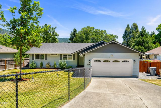 2503 NW Lassen Way, Grants Pass, OR 97526