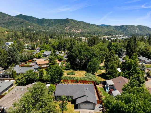 2503 NW Lassen Way, Grants Pass, OR 97526