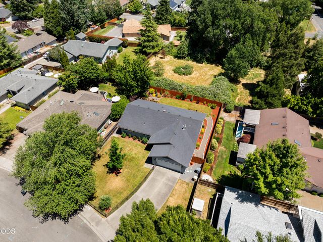 2503 NW Lassen Way, Grants Pass, OR 97526