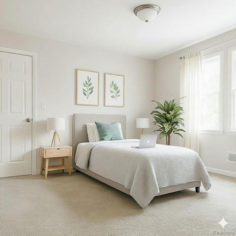 15095 Strathmoor Street, Detroit, MI 48227