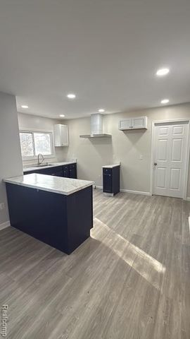 15095 Strathmoor Street, Detroit, MI 48227