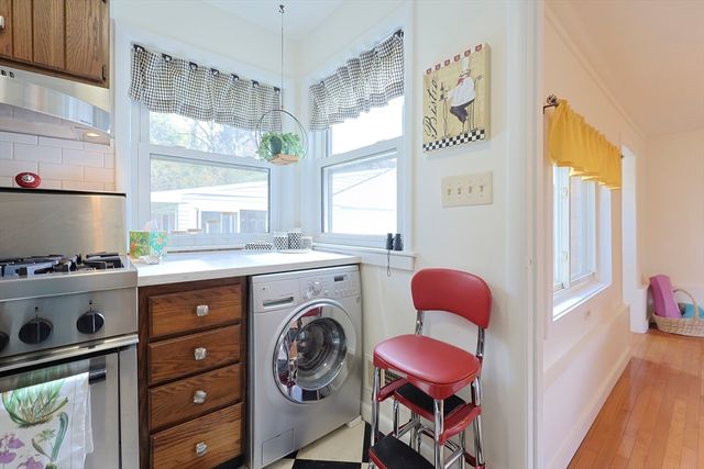 16 E New Lenox Rd, Lenox, MA 01240