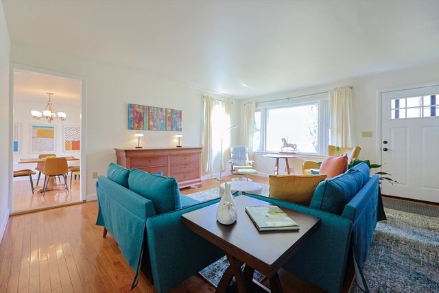 16 E New Lenox Rd, Lenox, MA 01240