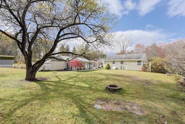 16 E New Lenox Rd, Lenox, MA 01240