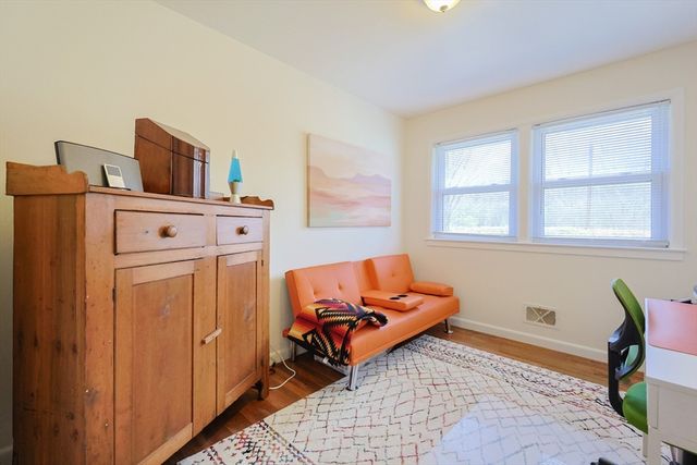 16 E New Lenox Rd, Lenox, MA 01240