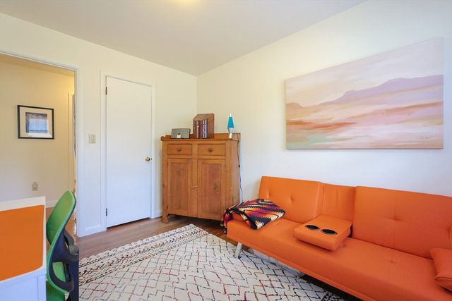 16 E New Lenox Rd, Lenox, MA 01240