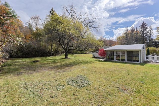 16 E New Lenox Rd, Lenox, MA 01240