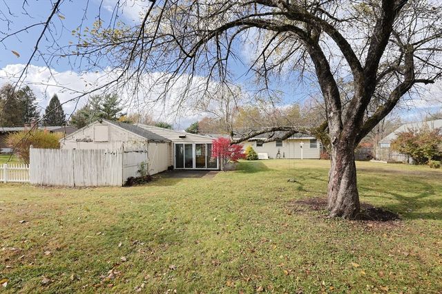 16 E New Lenox Rd, Lenox, MA 01240