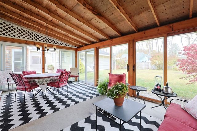 16 E New Lenox Rd, Lenox, MA 01240