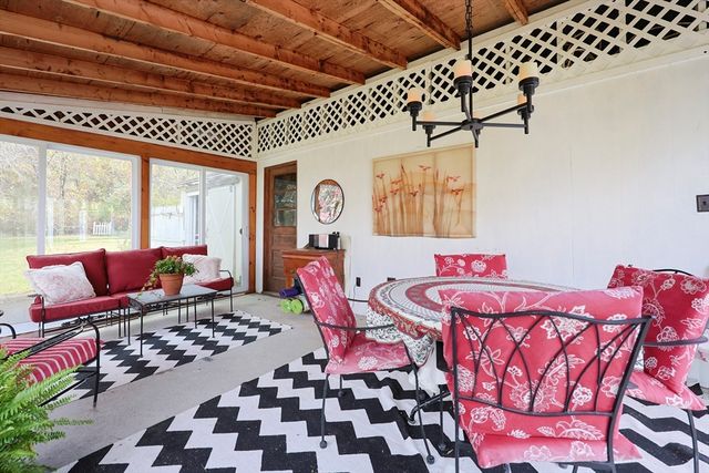 16 E New Lenox Rd, Lenox, MA 01240