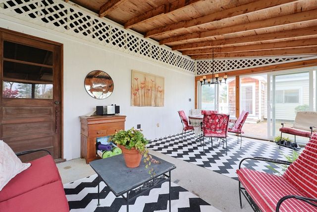 16 E New Lenox Rd, Lenox, MA 01240