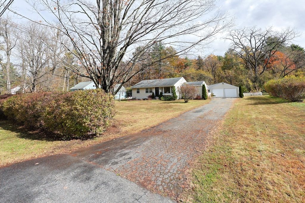 16 E New Lenox Rd, Lenox, MA 01240