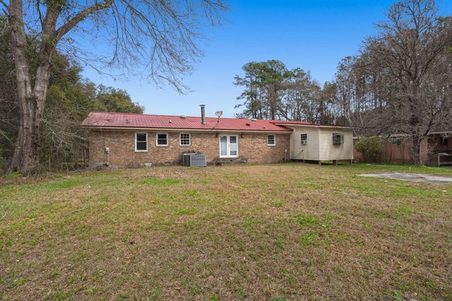 5232 Charleston Highway, Walterboro, SC 29488
