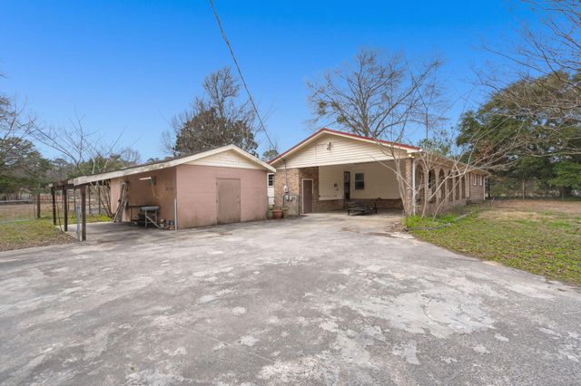 5232 Charleston Highway, Walterboro, SC 29488