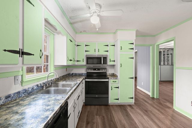 5232 Charleston Highway, Walterboro, SC 29488