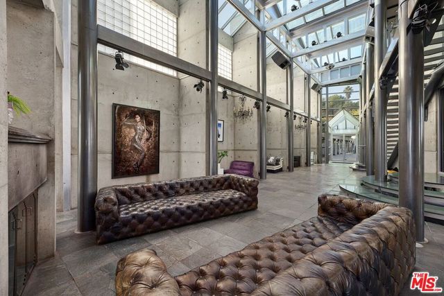 2260 Sunset Plaza Drive, Los Angeles, CA 90069