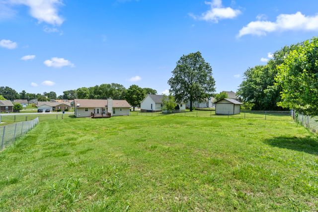 410 Sandburg Dr, Clarksville, TN 37042