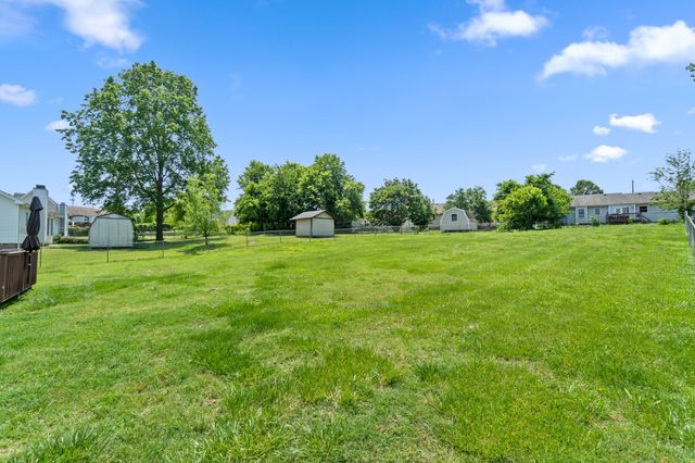 410 Sandburg Dr, Clarksville, TN 37042