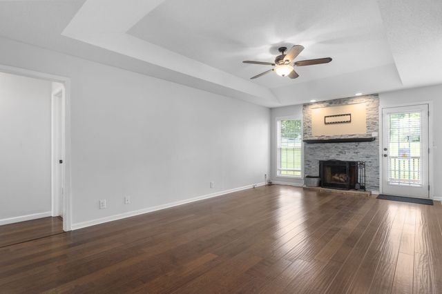 410 Sandburg Dr, Clarksville, TN 37042