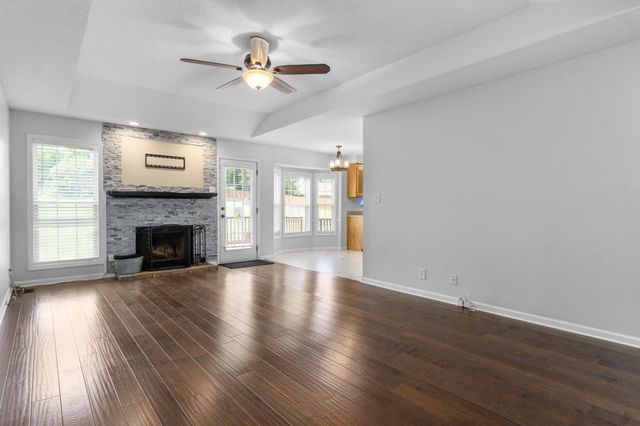 410 Sandburg Dr, Clarksville, TN 37042