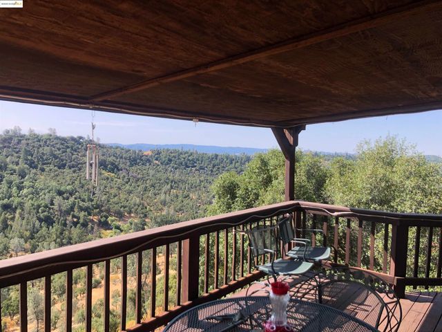 21239 Pokie Dr., Soulsbyville, CA 95372