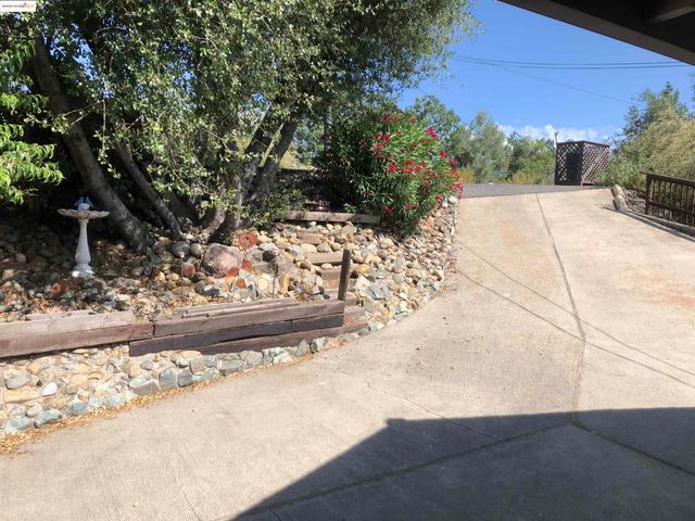 21239 Pokie Dr., Soulsbyville, CA 95372